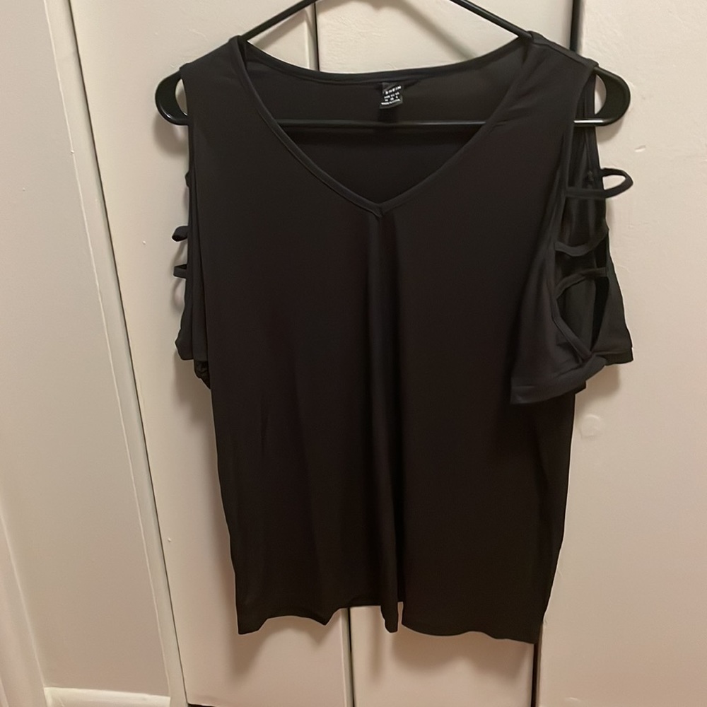 Woman’s Cut Shoulder Blouse - Picture 3 of 4